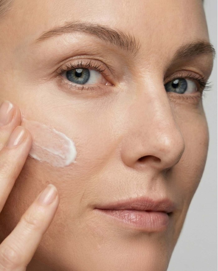 YOUTH SECRET SERUM WITH FREE FACE MASK